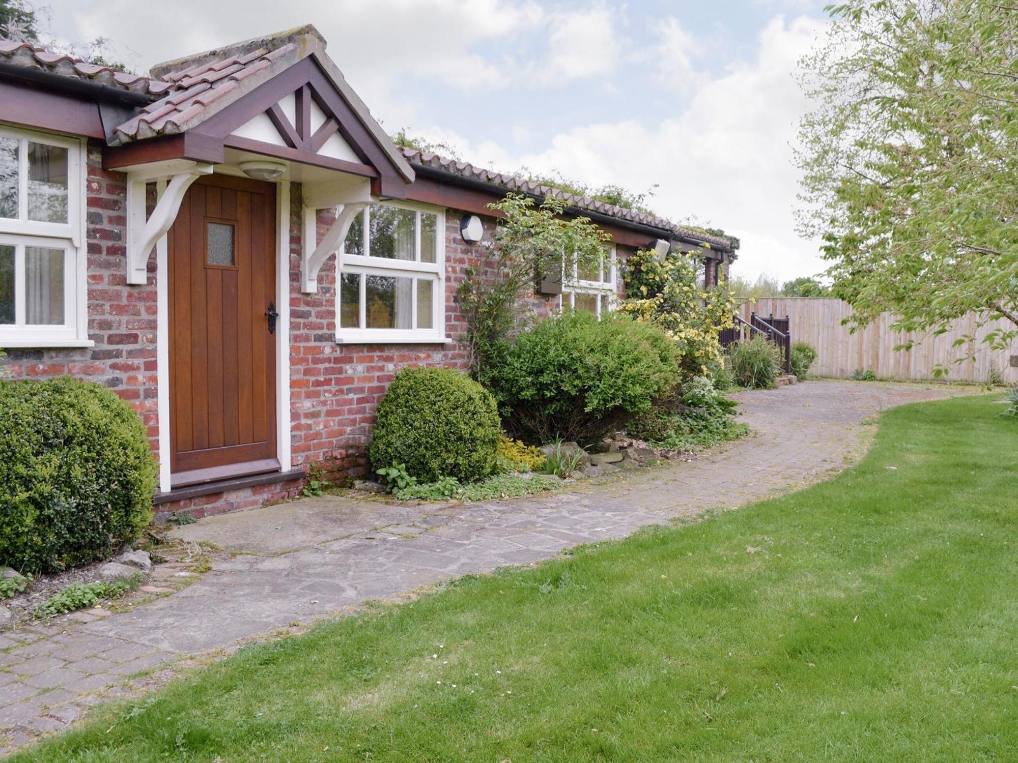 Walled Garden Lodge Ryehill Екстериор снимка