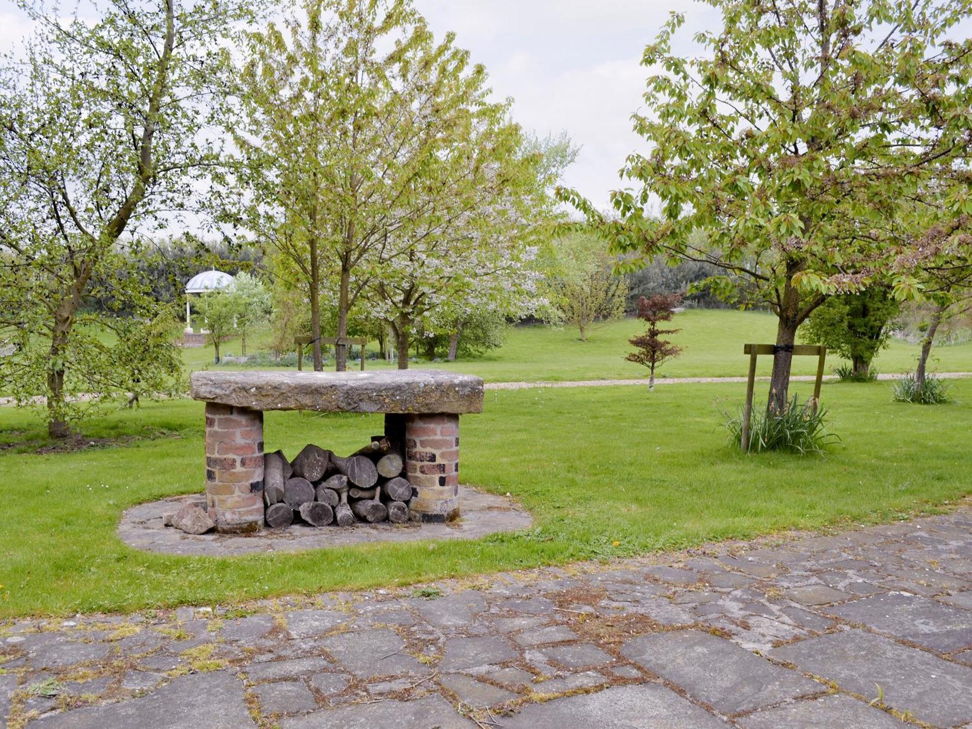 Walled Garden Lodge Ryehill Екстериор снимка