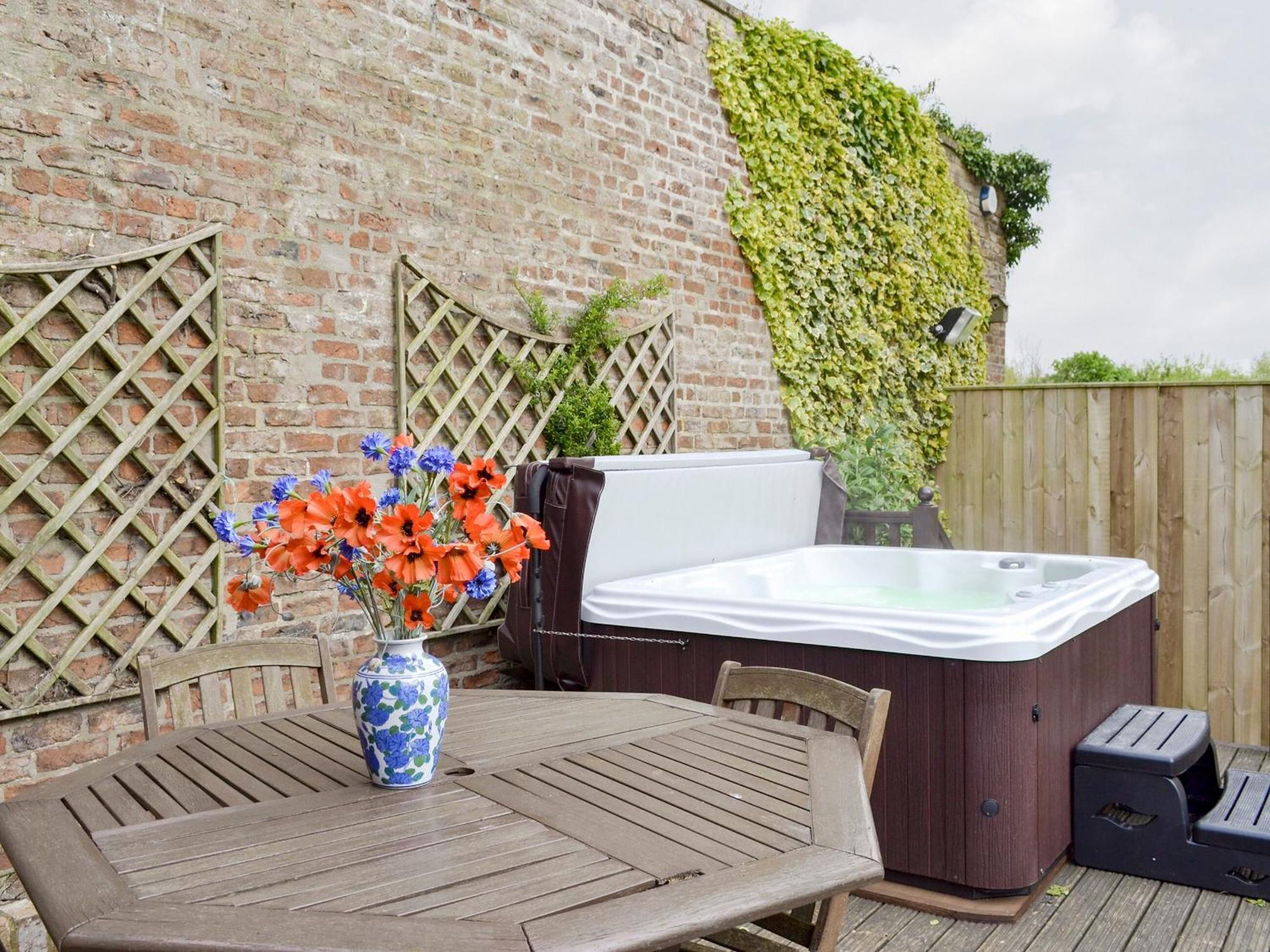 Walled Garden Lodge Ryehill Екстериор снимка